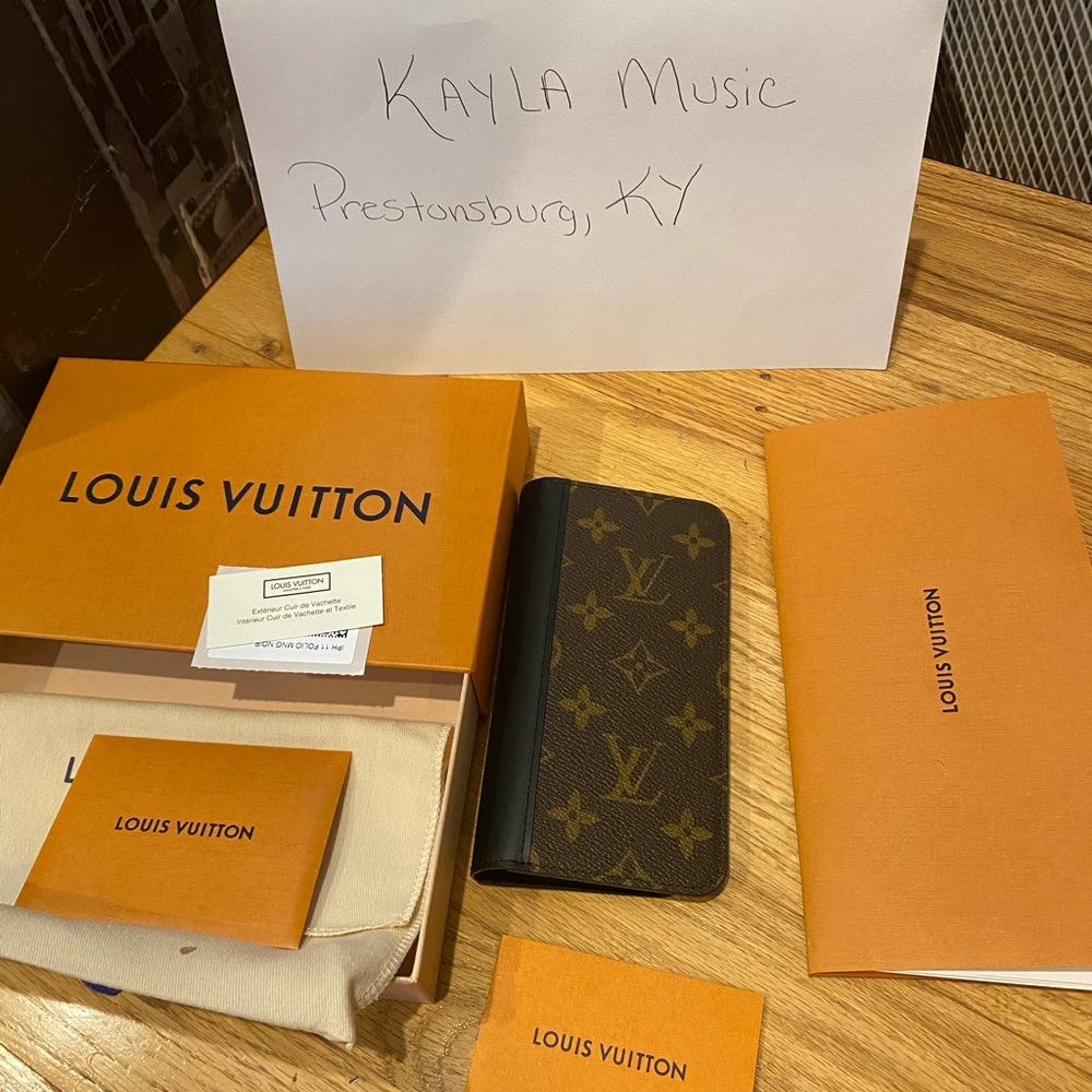 Louis Vuitton iPhone 11 folio